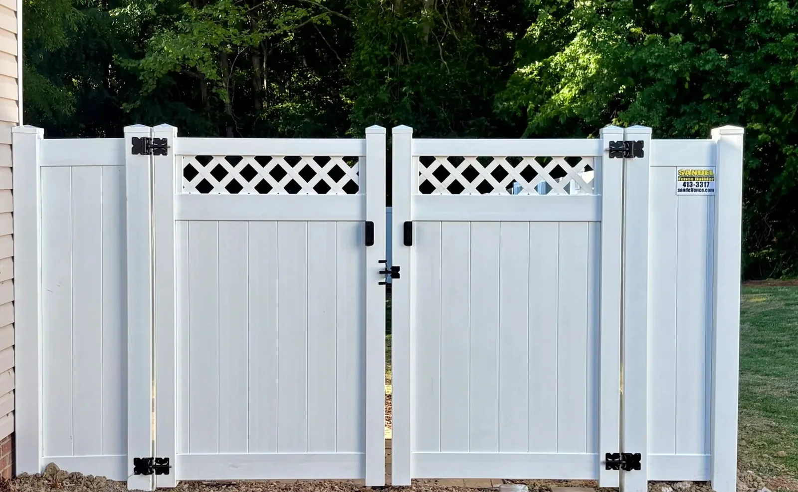 Fence installed by Sandel Fence Builder